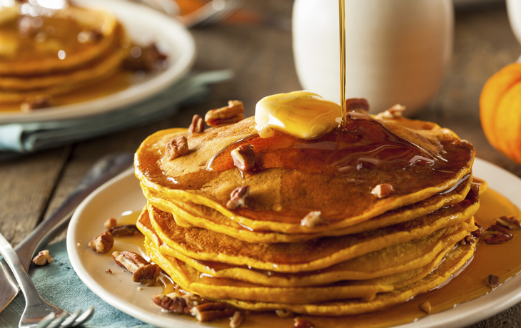 Kürbis Pfannkuchen mit Ahornsirup