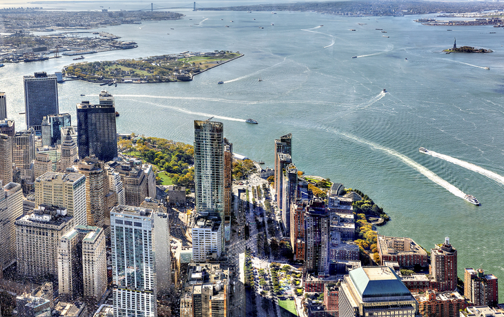 Luftansicht vom One World Observatory auf New York, USA