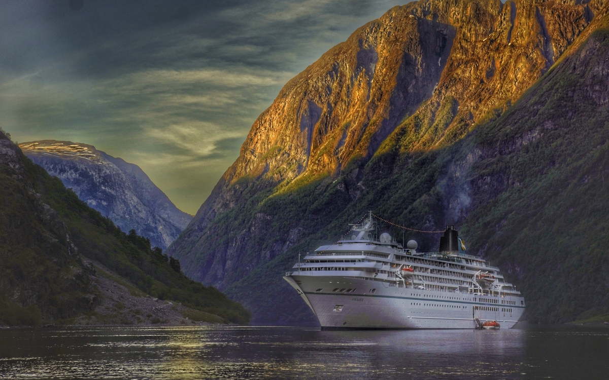 MS Amadea im Aurlandsfjord