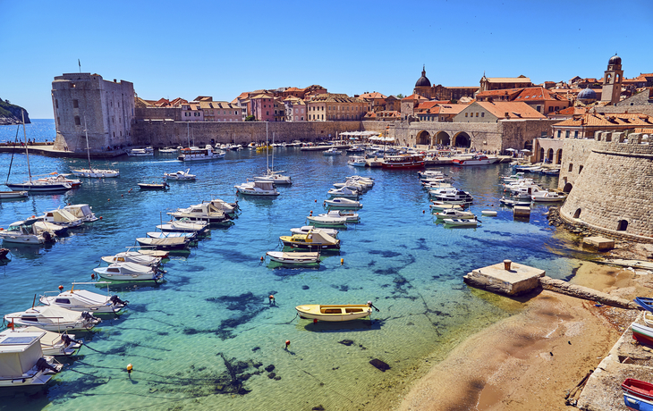 Boote in der Bucht von Dubrovnik, Kroatien