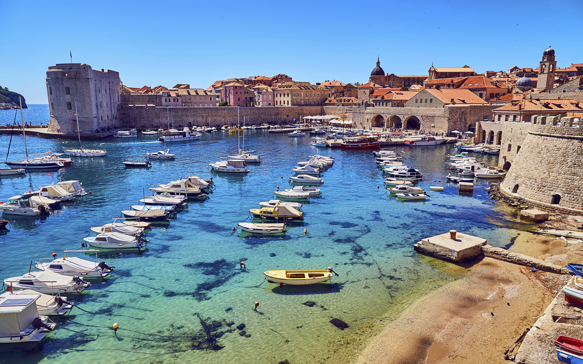 Boote in der Bucht von Dubrovnik, Kroatien