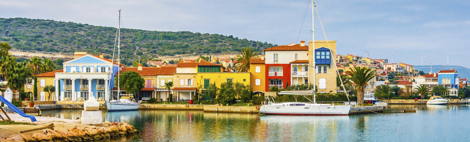 Skyline der Küste von Çesme, Türkei
