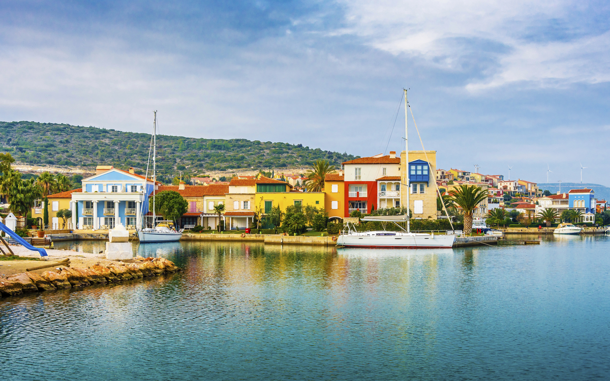 Skyline der Küste von Çesme, Türkei