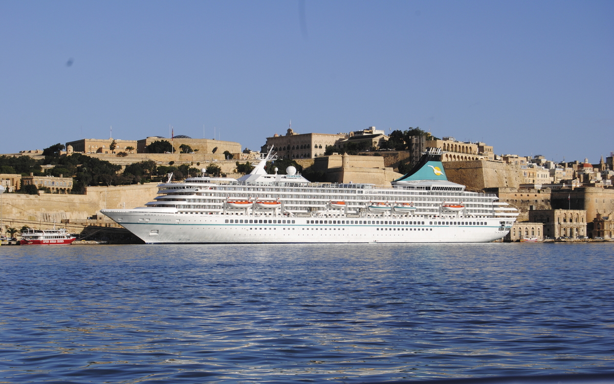 MS Artania in Valetta