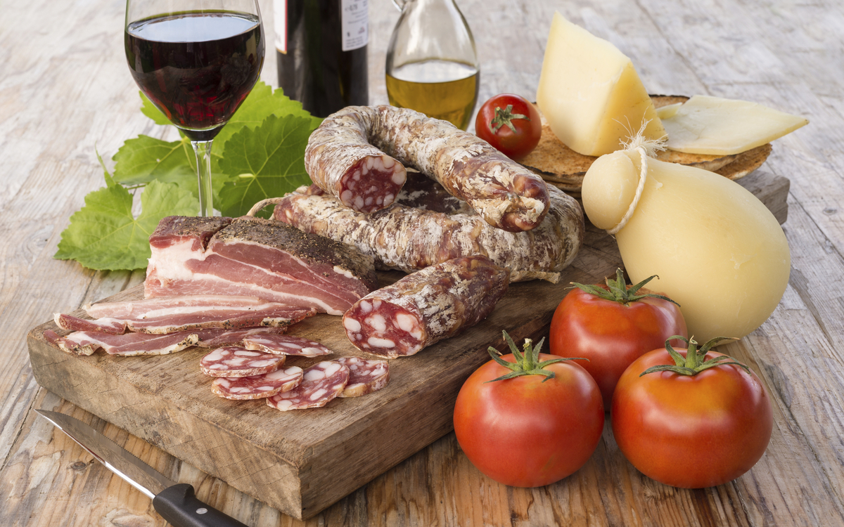 Wurst, Wein und Käse