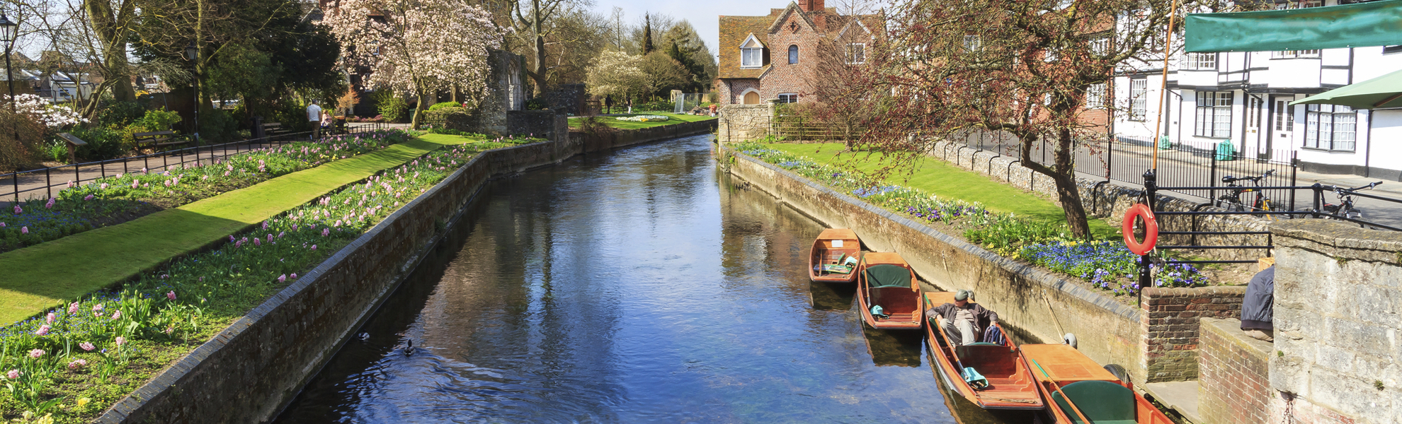 Boote im Kanal vor Canterbury, England