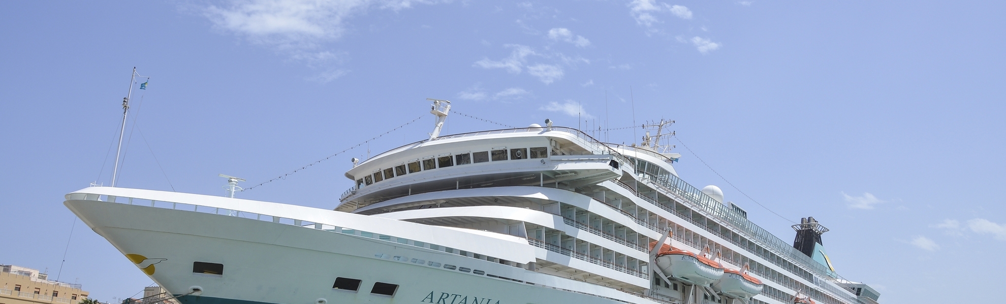 MS Artania an der Pier an der Pier in Trapani