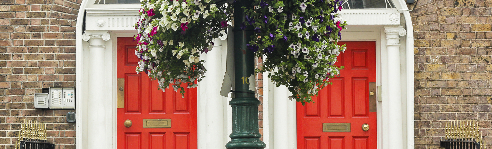 rote Türen in Dublin, Irland