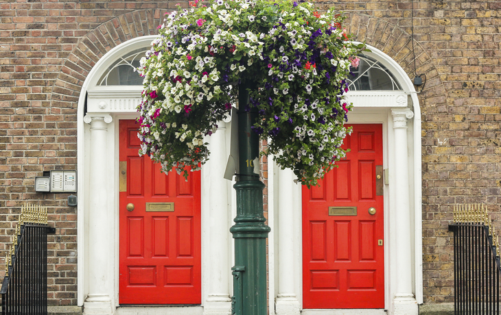 rote Türen in Dublin, Irland