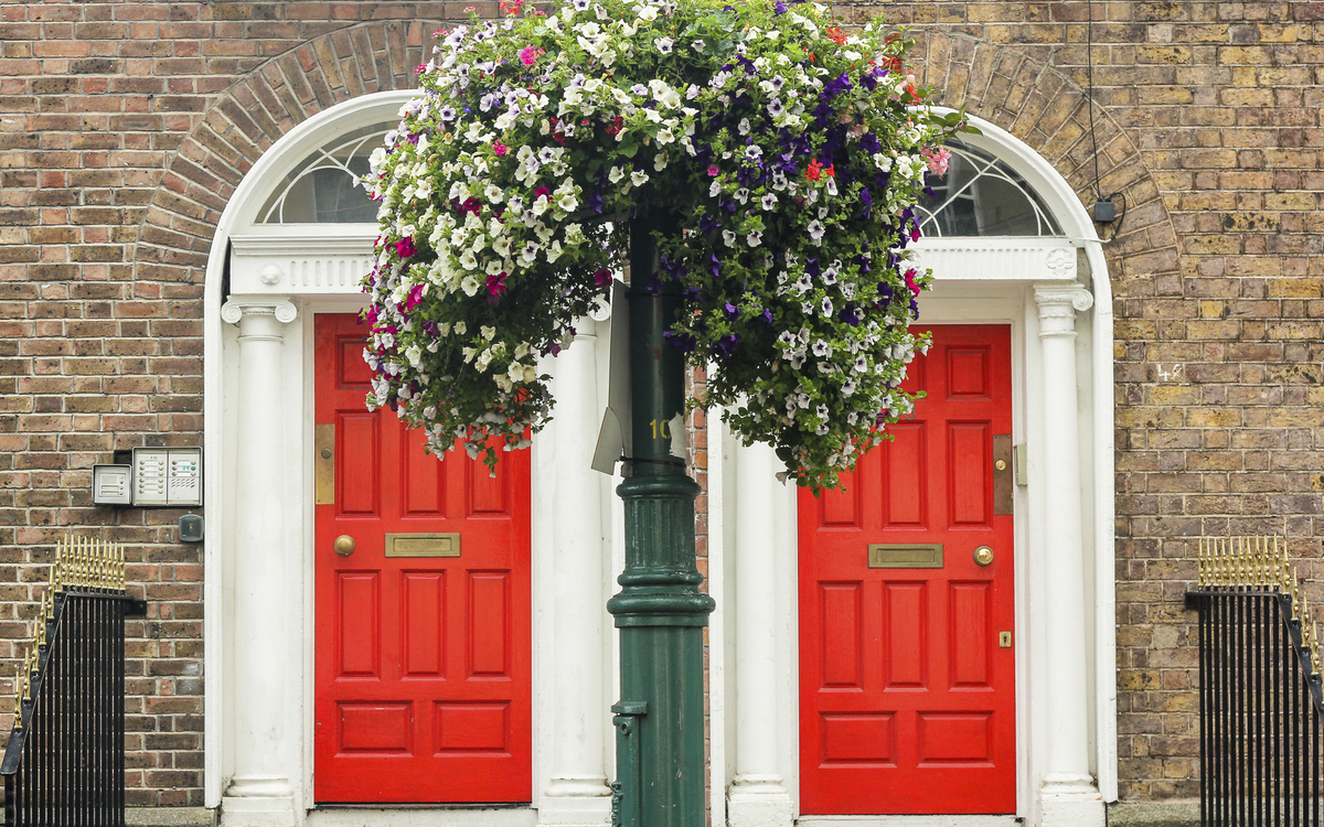 rote Türen in Dublin, Irland