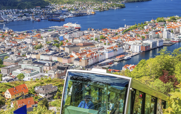 Blick über Bergen vom Berg Fløyen, Norwegen