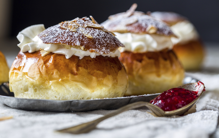 Laskiaispulla, traditionelles Gebäck aus Schweden