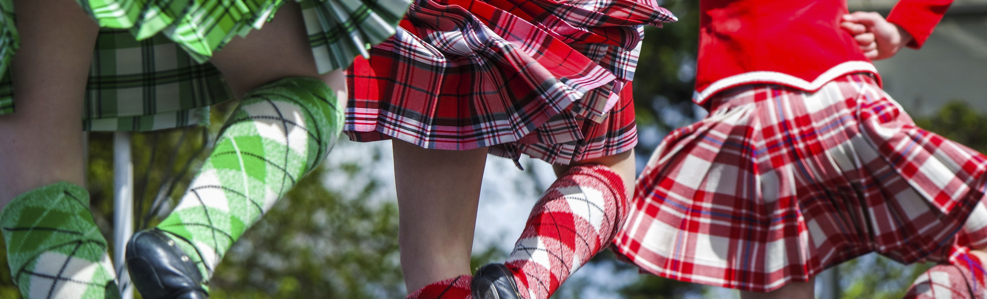 tanzende Schotten in traditioneller Kleidung