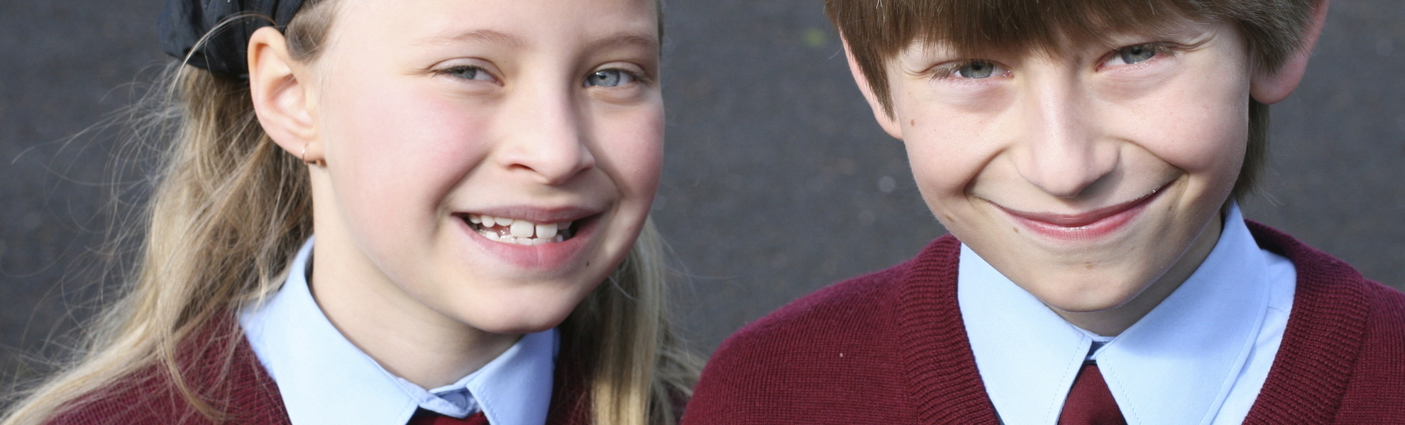 Kinder in Schuluniform, Irland