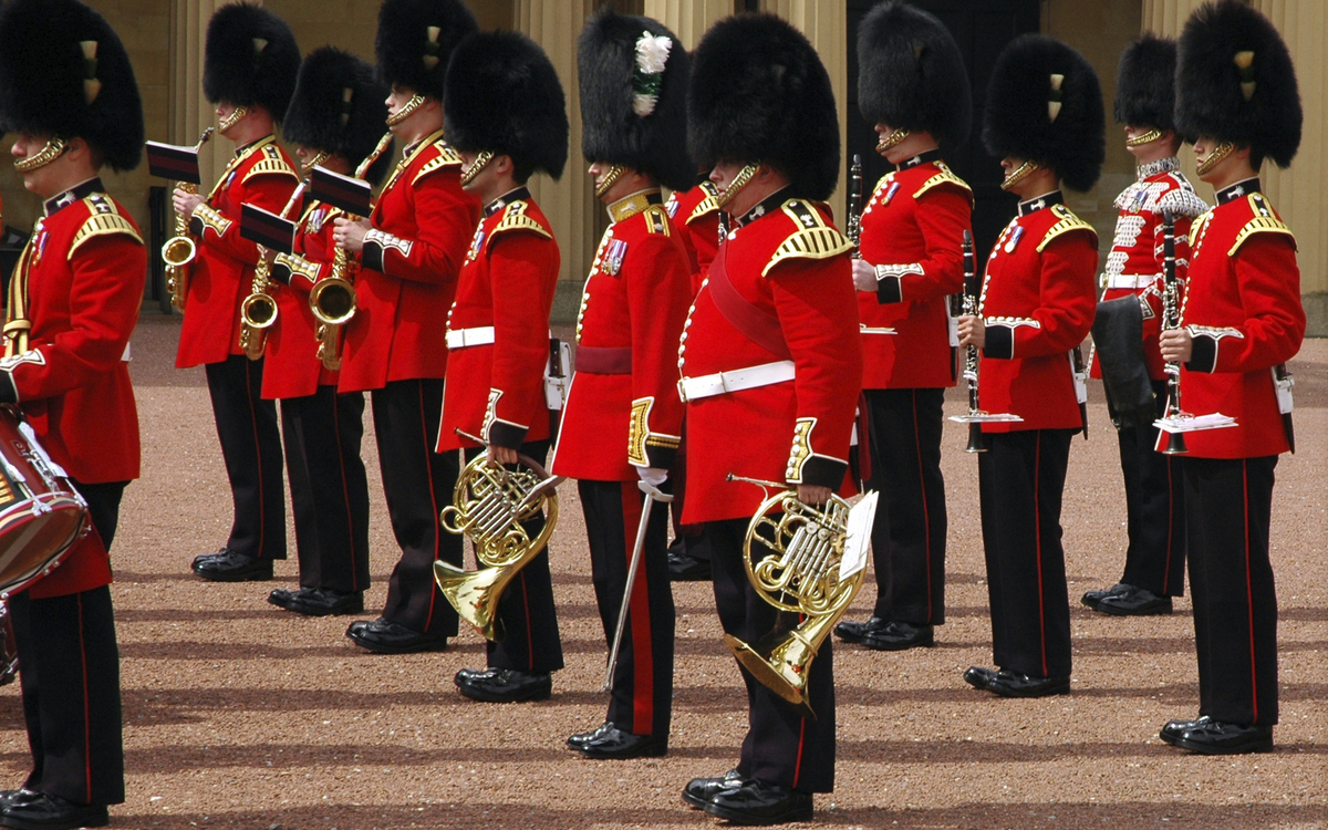 Wachen vor dem Buckingham Palace in London, England