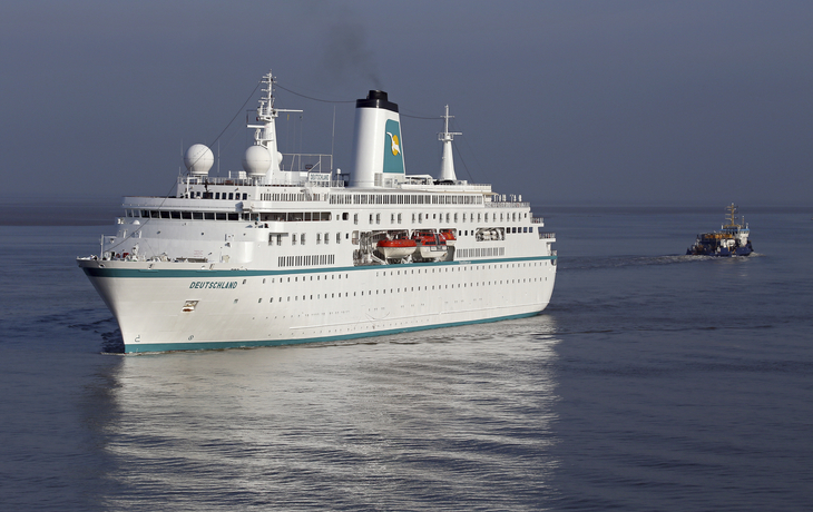 Ankunft von MS Deutschland in Bremerhaven