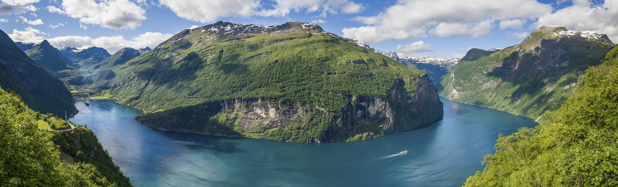 Gigantische Aussicht vom Flydalsjuvet in Geiranger, Norwegen