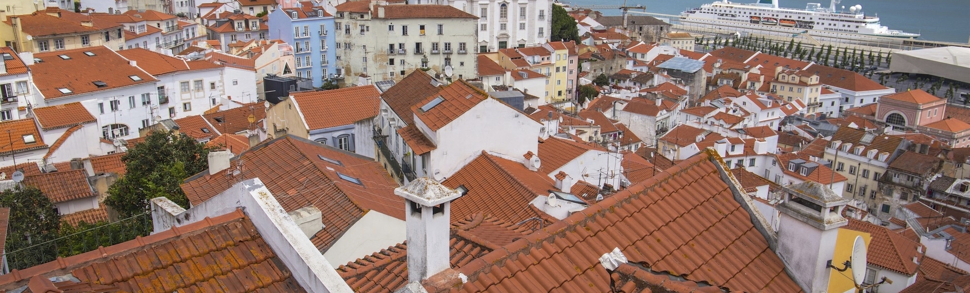Blick von der Altstadt in Lissabon