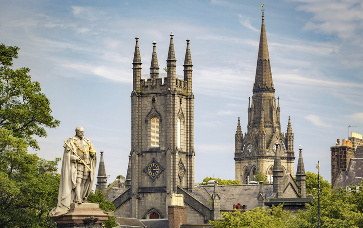 St. Nicholas Kirche und Statur von Edward VII in Aberdeen, Schottland