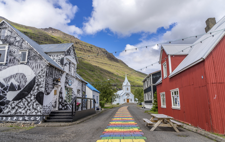 Seydisfjordur Krche Regenbogenweg, Island