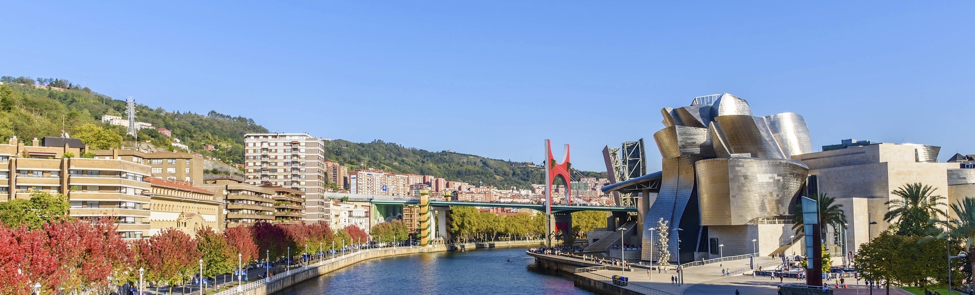 Guggenheim Museum am Ufer des Ría del Bilbao, Spanien