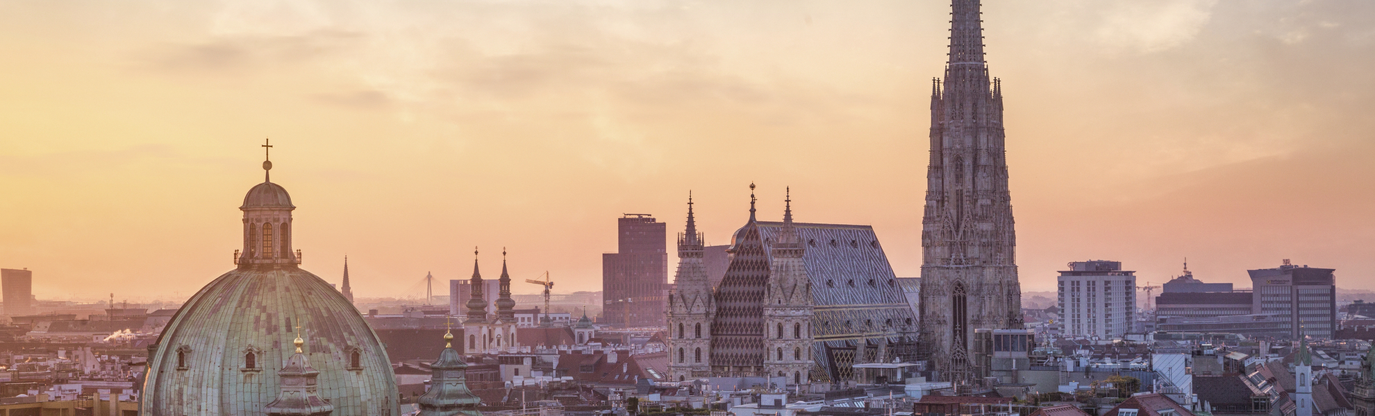 Skyline von Wien bei Sonnenuntergang, Oesterreich