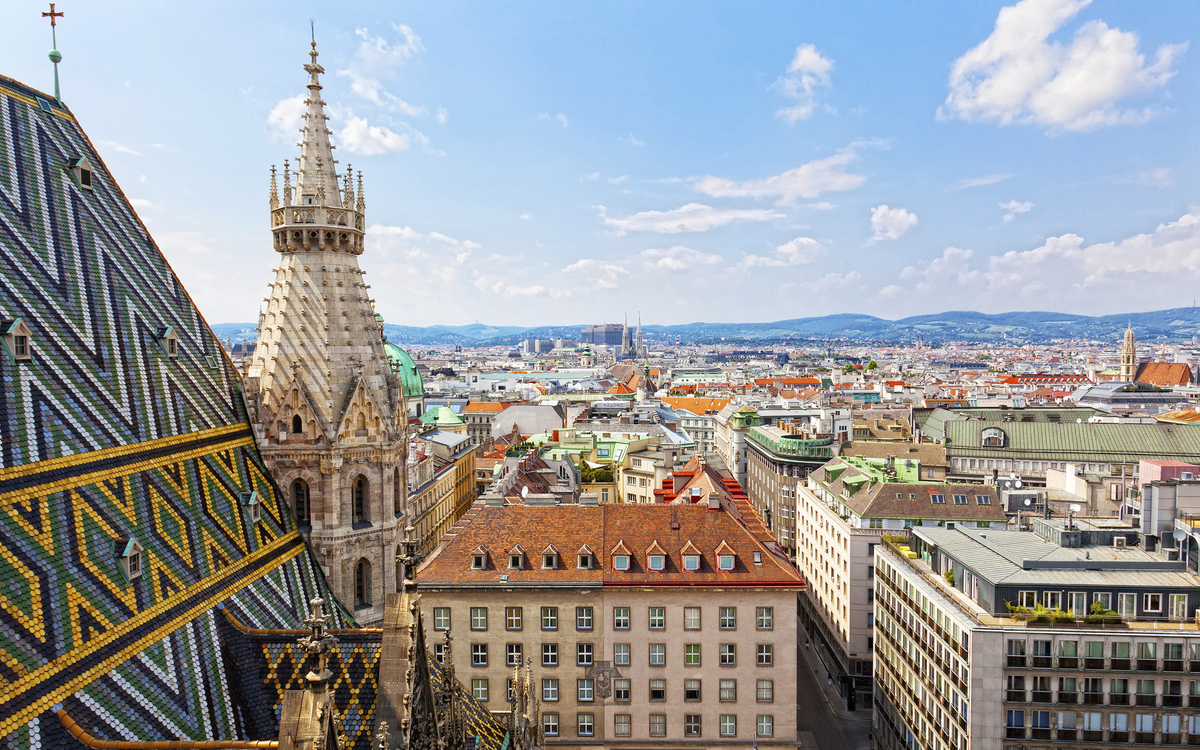 Die Daecher des Stephandsdom in Wien, Oesterreich