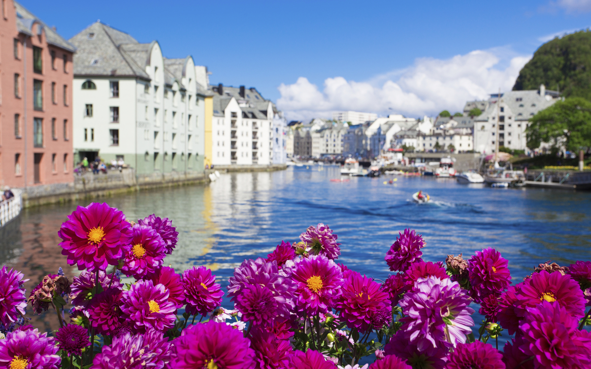 Kanal in Alesund, Norwegen
