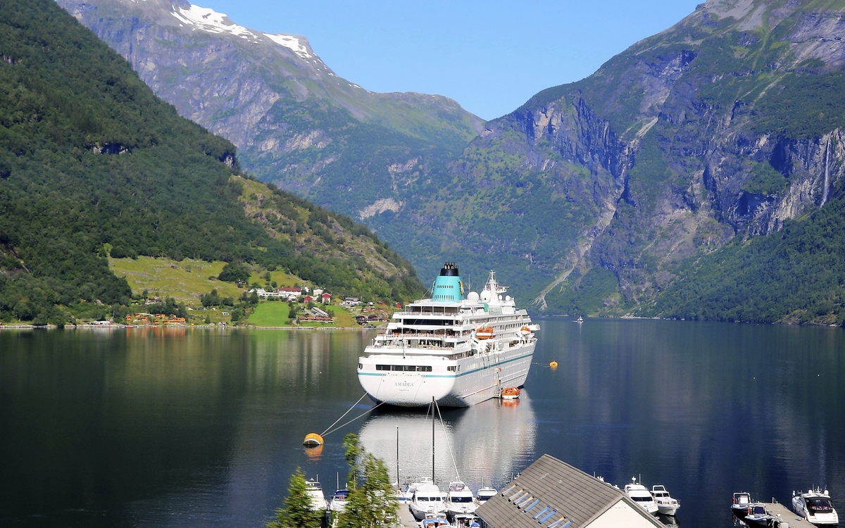MS Amadea im Geiranger Fjord