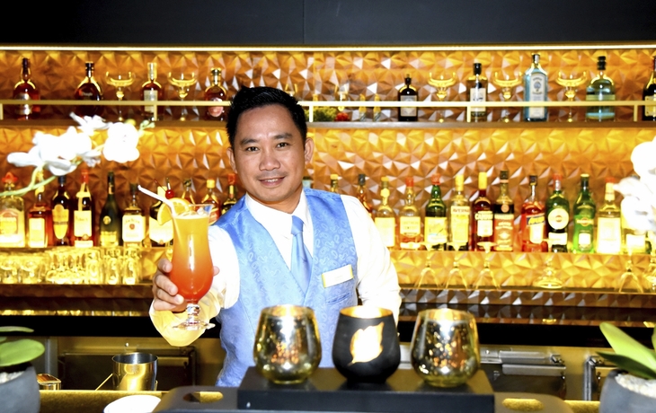 Kopernikus Bar nach der Werft, MS Amadea