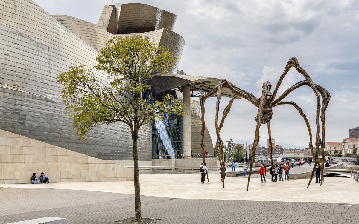 Guggenheim Museum am Ufer des Ría del Bilbao, Spanien