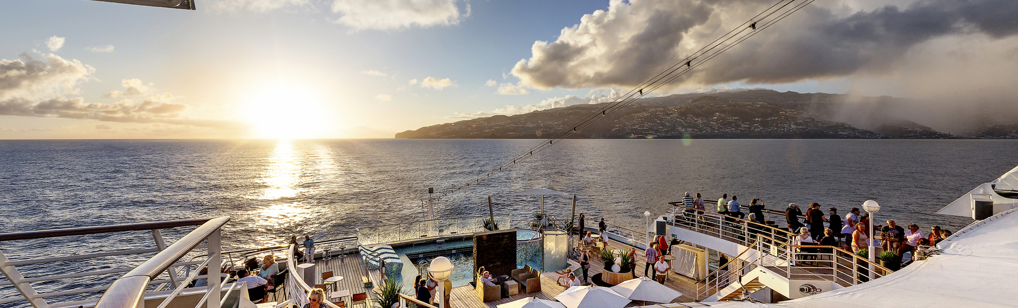 Sonnenuntergang über Funchal, gesehen vom Heck der MS Amadea