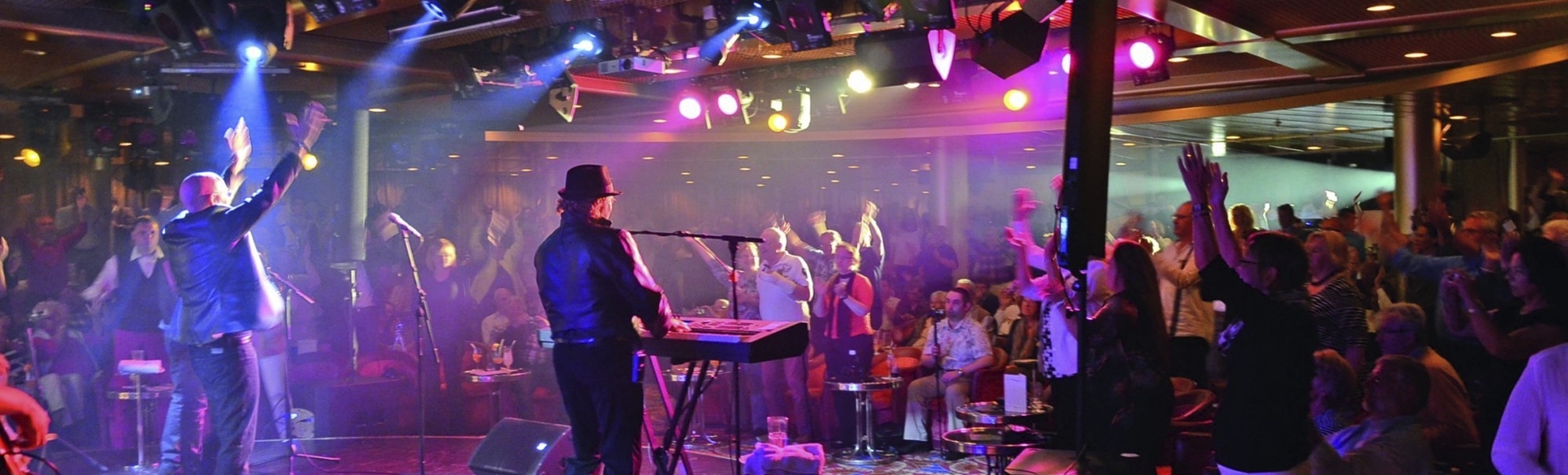 Party in der Atlantik Show Lounge, MS Artania