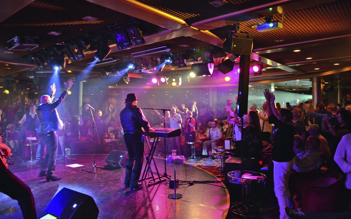 Party in der Atlantik Show Lounge, MS Artania