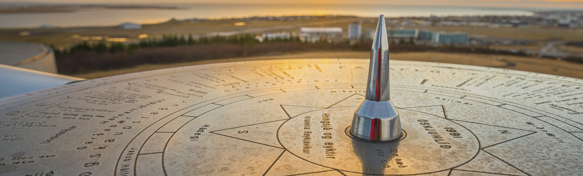 Kompass auf dem Perlan in Reykjavik, Island