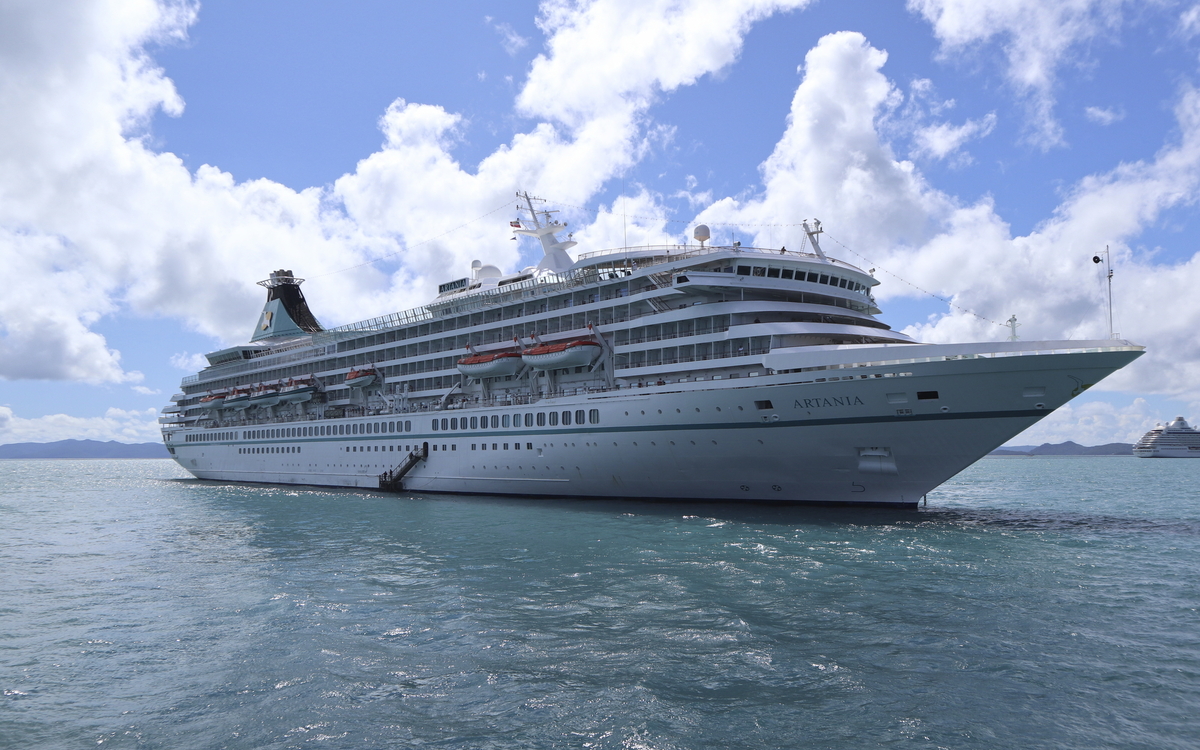 MS Artania in Airlie Beach