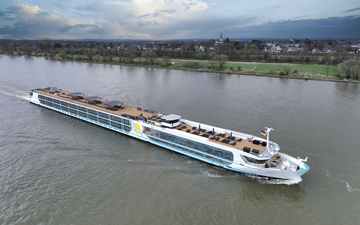 MS Alisa auf dem Rhein in Bonn