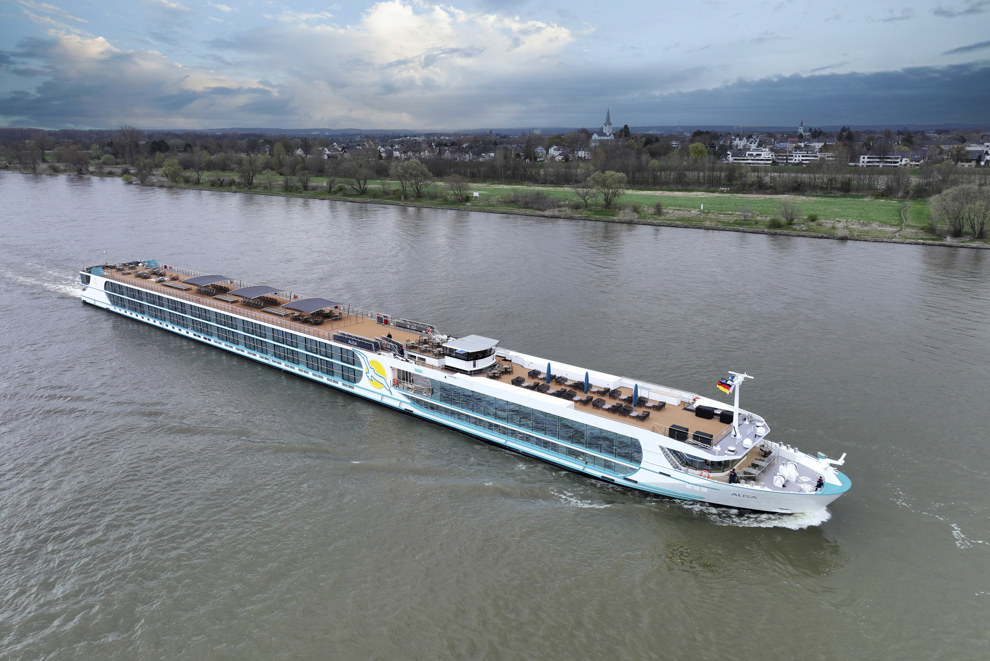 MS Alisa auf dem Rhein in Bonn