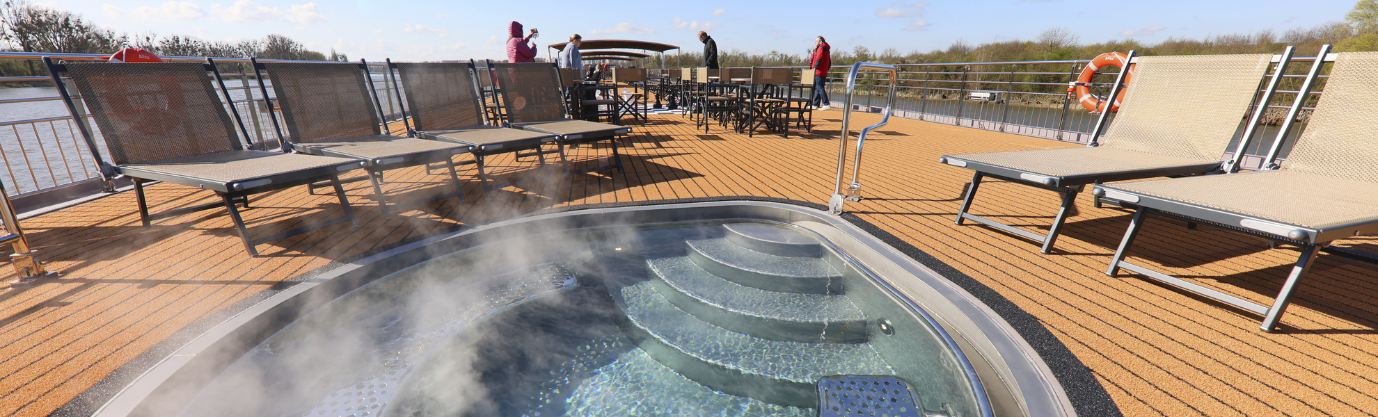 Kleiner Pool auf dem Sonnendeck