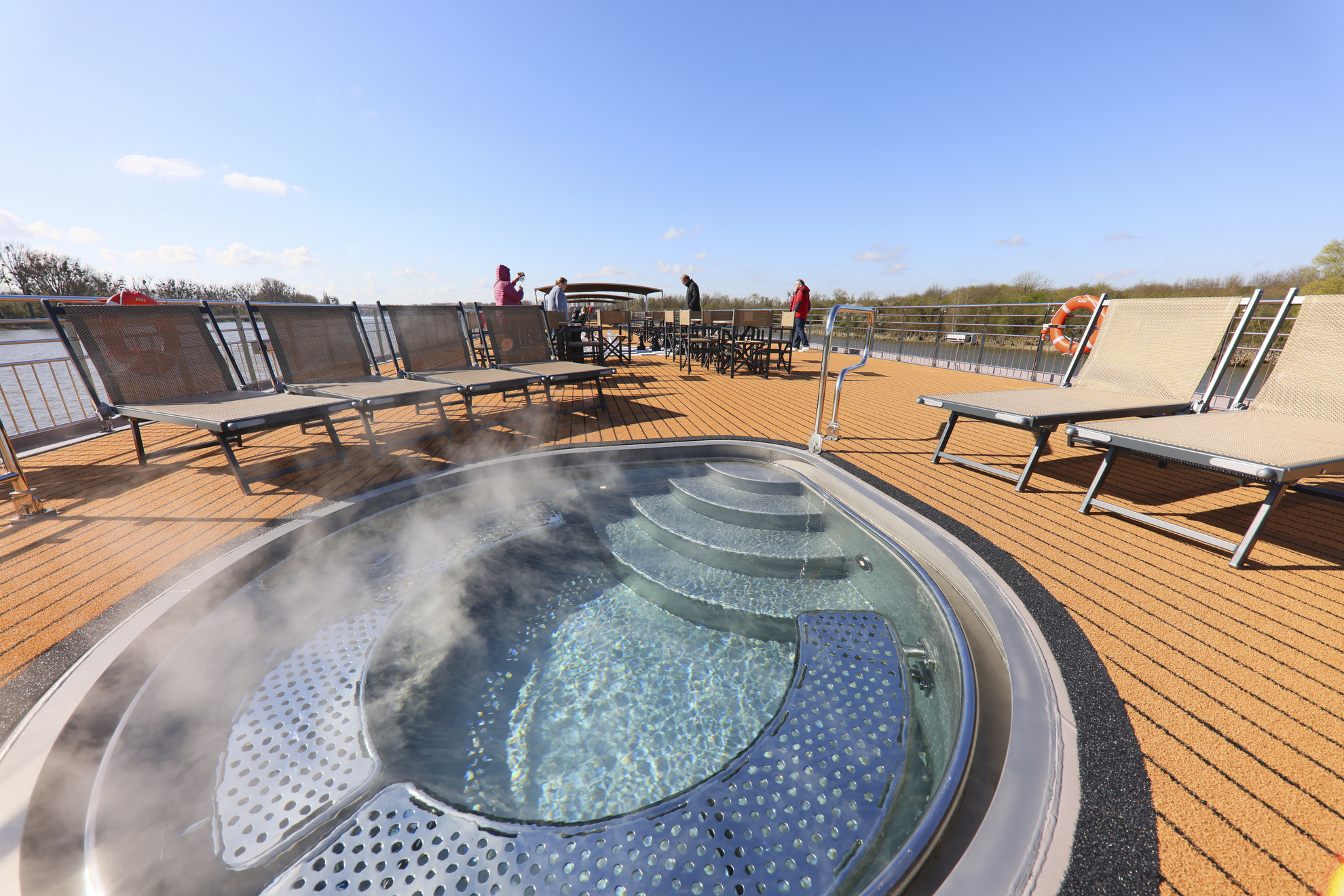 Kleiner Pool auf dem Sonnendeck