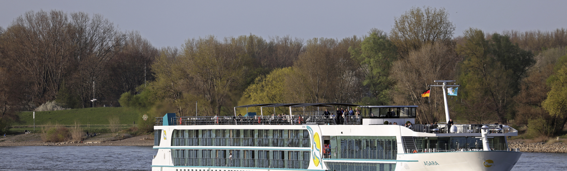 MS Asara auf dem Rhein