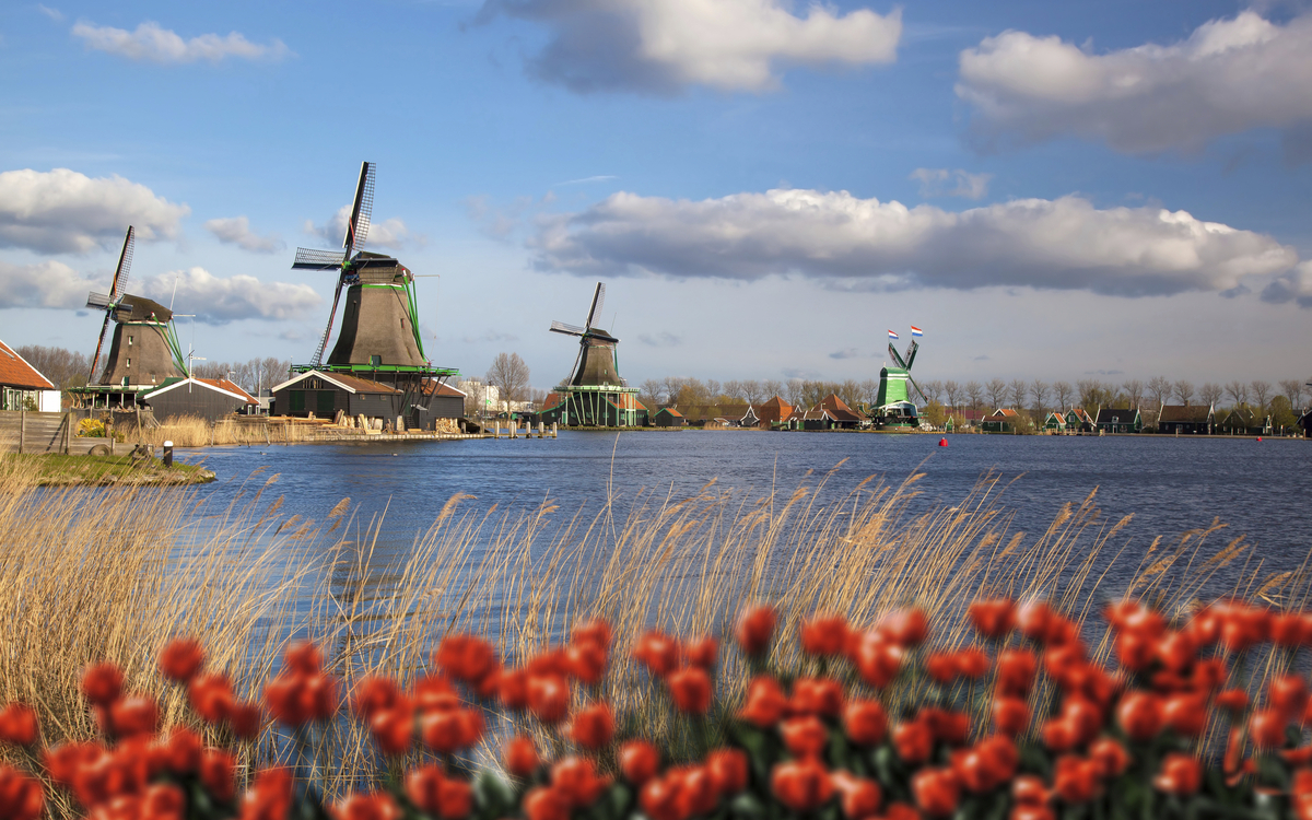 Windmühlen am Kanal