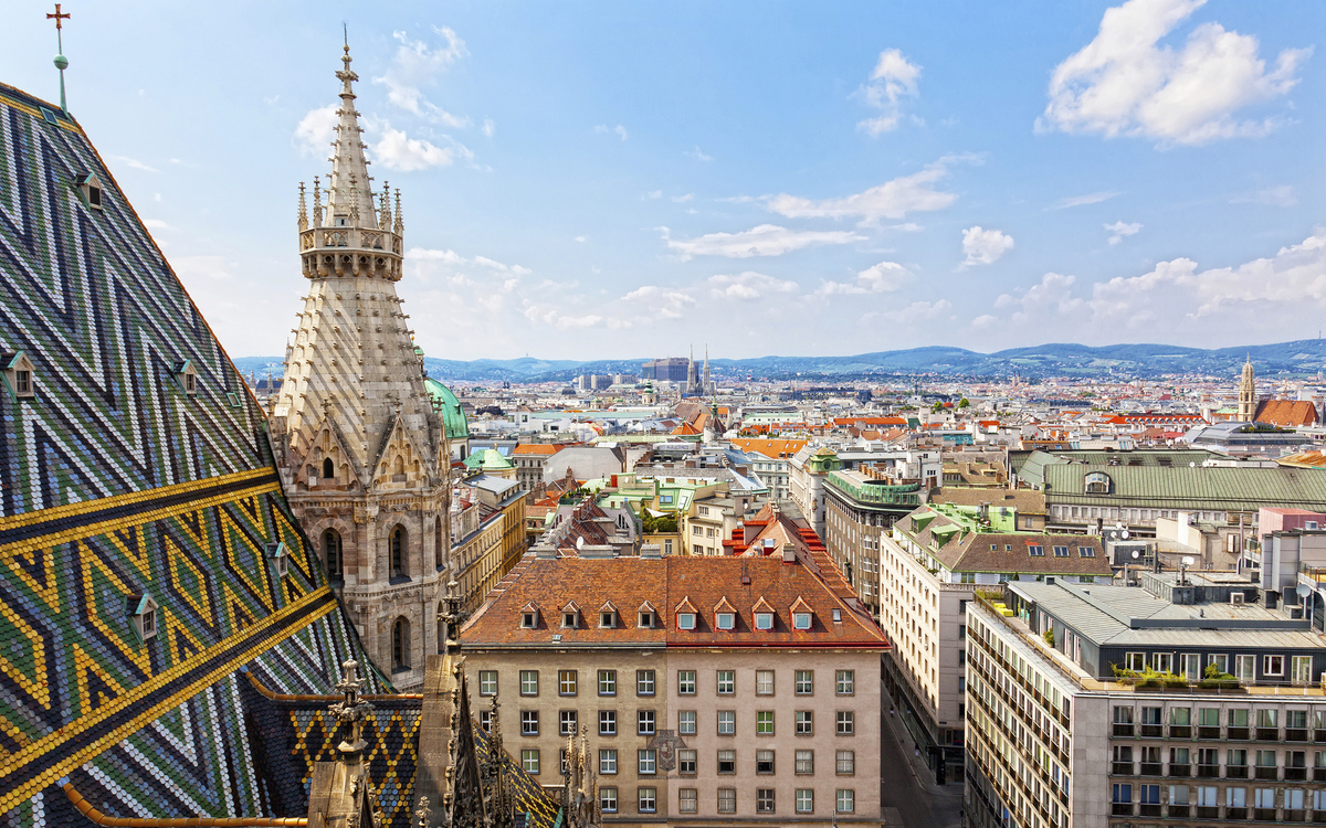 Die Daecher des Stephandsdom in Wien, Oesterreich