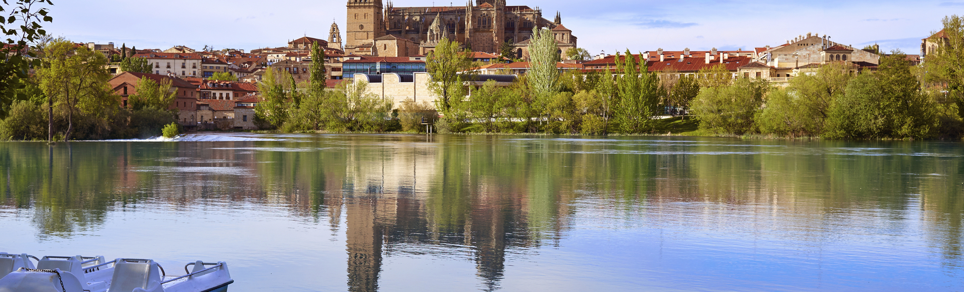 See in Salmanca mit Blick auf die Kathedrale, Spanien