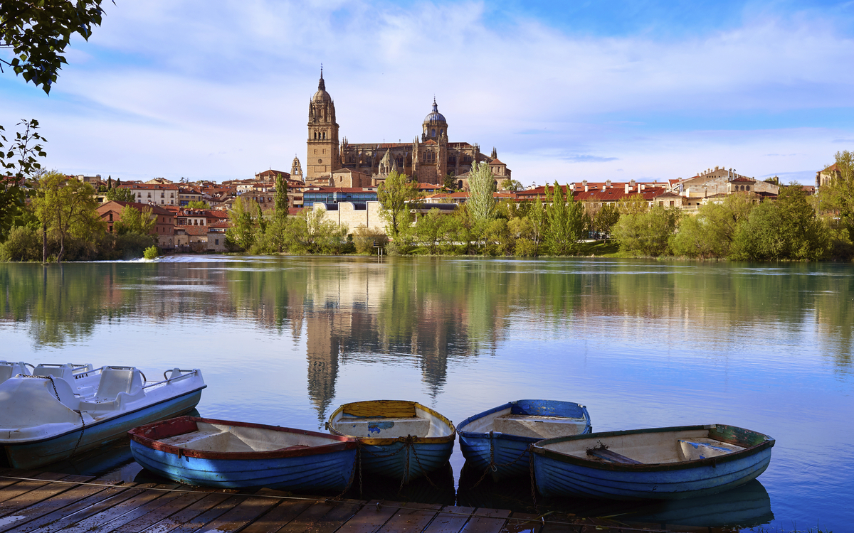 See in Salmanca mit Blick auf die Kathedrale, Spanien