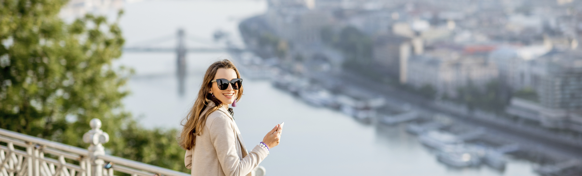 Frau in Budapest auf dem Gellert Huegel, Ungarn