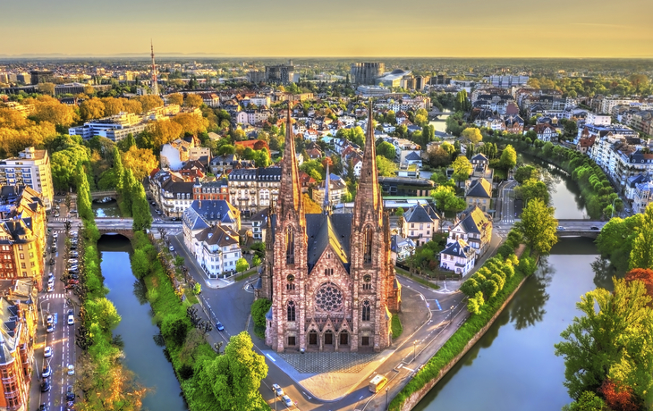 Luftbild der Pauluskirche in Strassburg, Frankreich