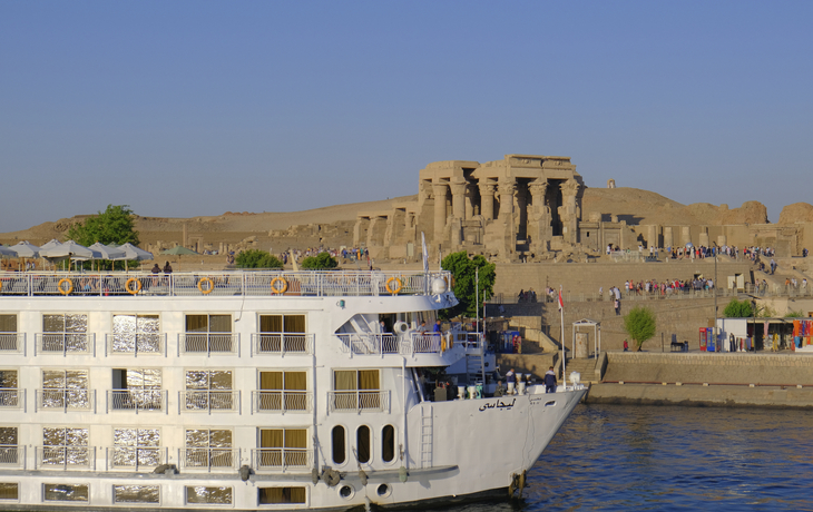 Aussicht vom Sonnendeck auf den Kom Ombo Tempel