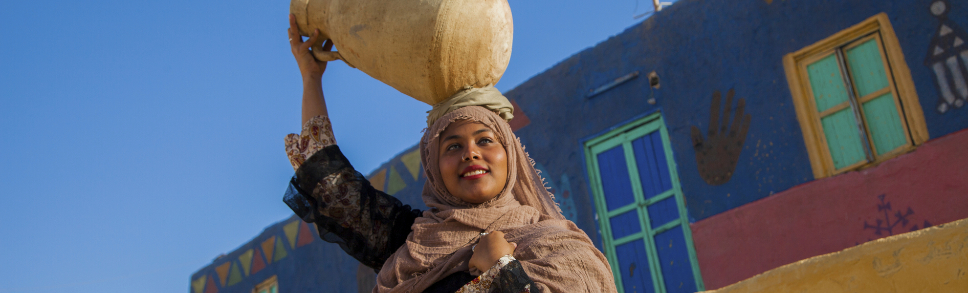 Frau im nubischen Dorf, Ägypten