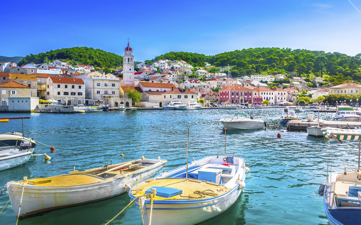 Hafen von Pucisca auf der Insel Brac, Kroatien
